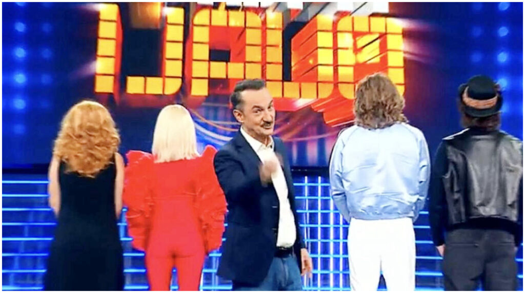 Tali e Quali vede Nicola Savino sostituire Carlo Conti in uno spin-off poco entusiasmante