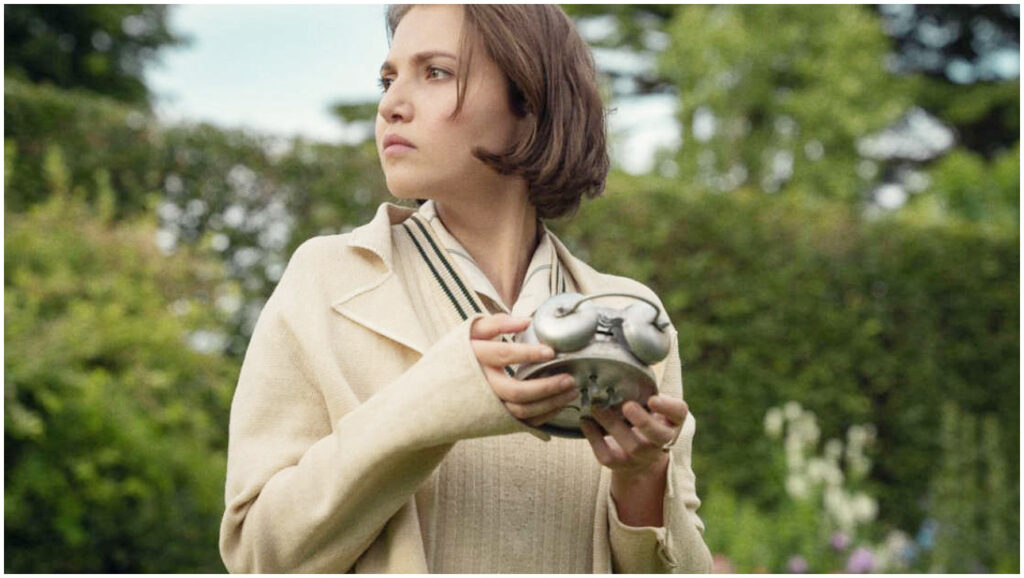 I sette quadranti, recensione della miniserie gialla Netflix ispirata ad Agatha Christie