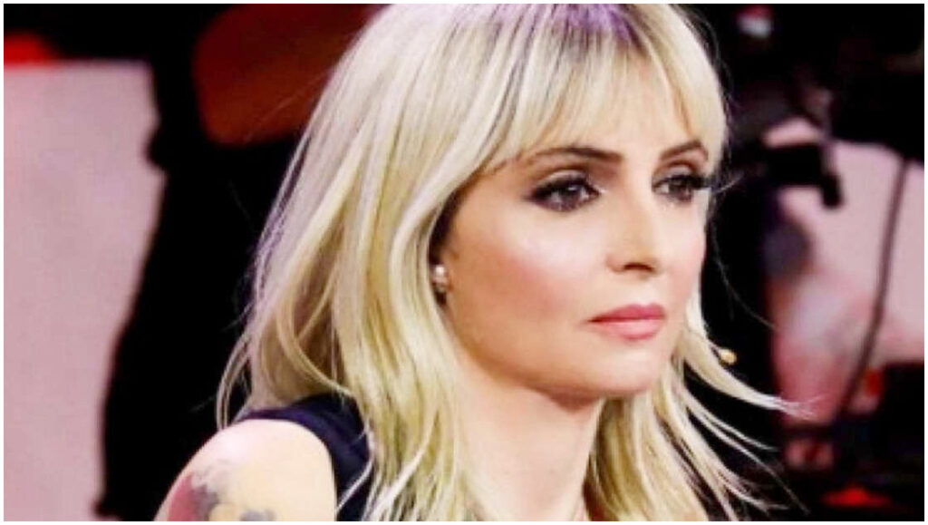 Amici 25 anticipazioni del 25 gennaio: nuovi ingressi e concorrenti a rischio eliminazione