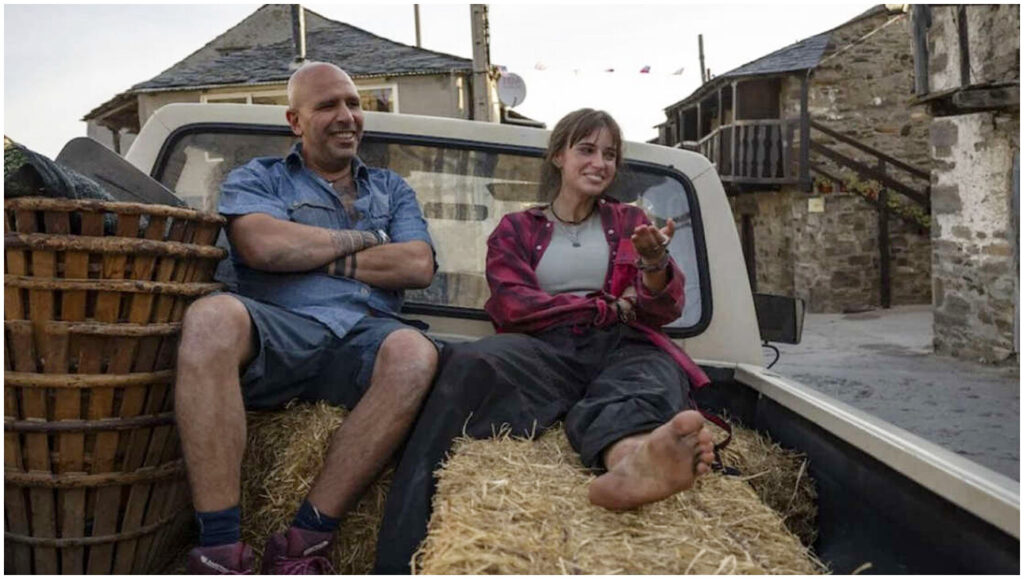 Buen Camino, Checco Zalone riceve i ringraziamenti di Pier Silvio Berlusconi per il successo