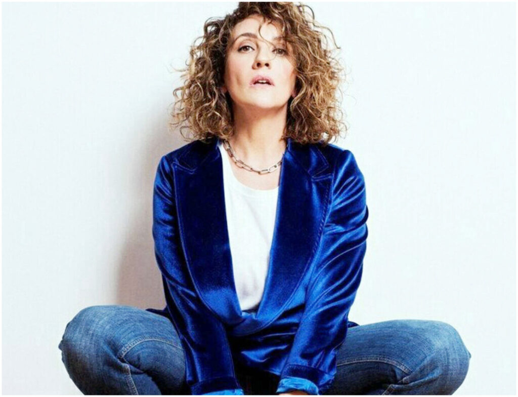 Lucia Ocone torna in televisione con i Cesaroni e riflette sulla sua crescita personale e professionale