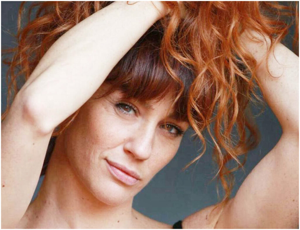 Maria Chiara Augenti racconta la sua passione per Parigi, le moto e i chihuahua da napoletana doc