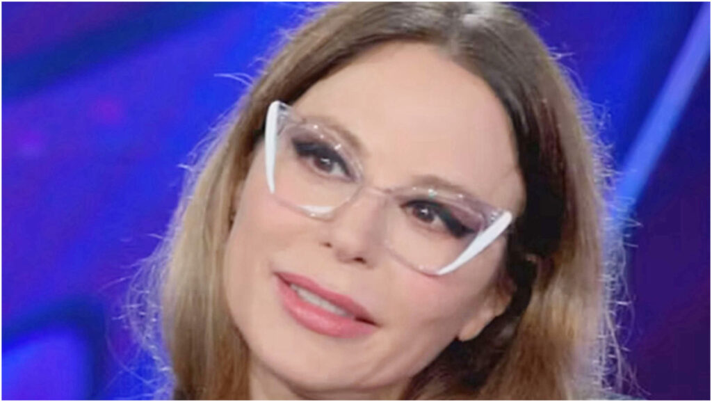 Naike Rivelli critica i salotti televisivi, lanciando accuse contro Balivo, Toffanin e Amadeus