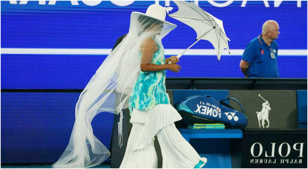 Naomi Osaka incanta agli Australian Open con il suo vestito jellyfish: un’eleganza in campo