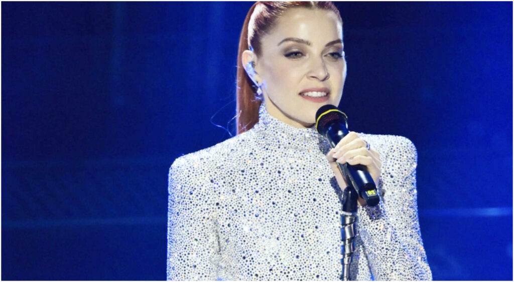 Noemi compie 44 anni e racconta il suo viaggio tra musica, sfide personali e la lotta contro il body shaming