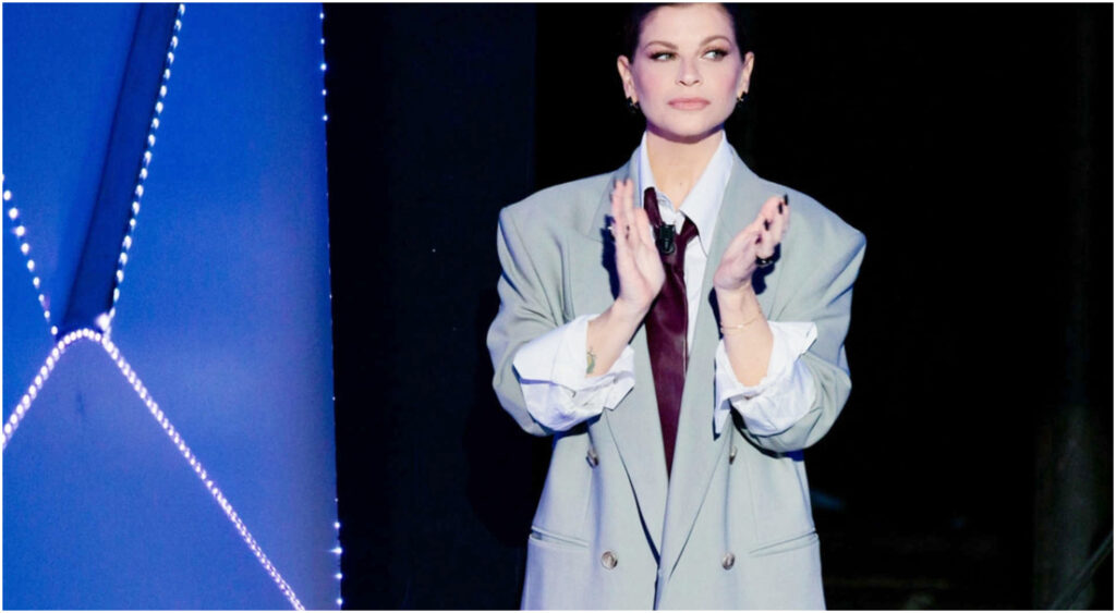 Carola in carrozzina dopo un incidente, Alessandra Amoroso emozionata: “Siete il mio esempio di famiglia”