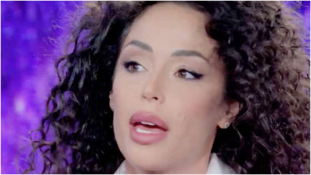 Raffaella Fico parla della dolorosa esperienza della perdita del figlio e della sua sofferenza.