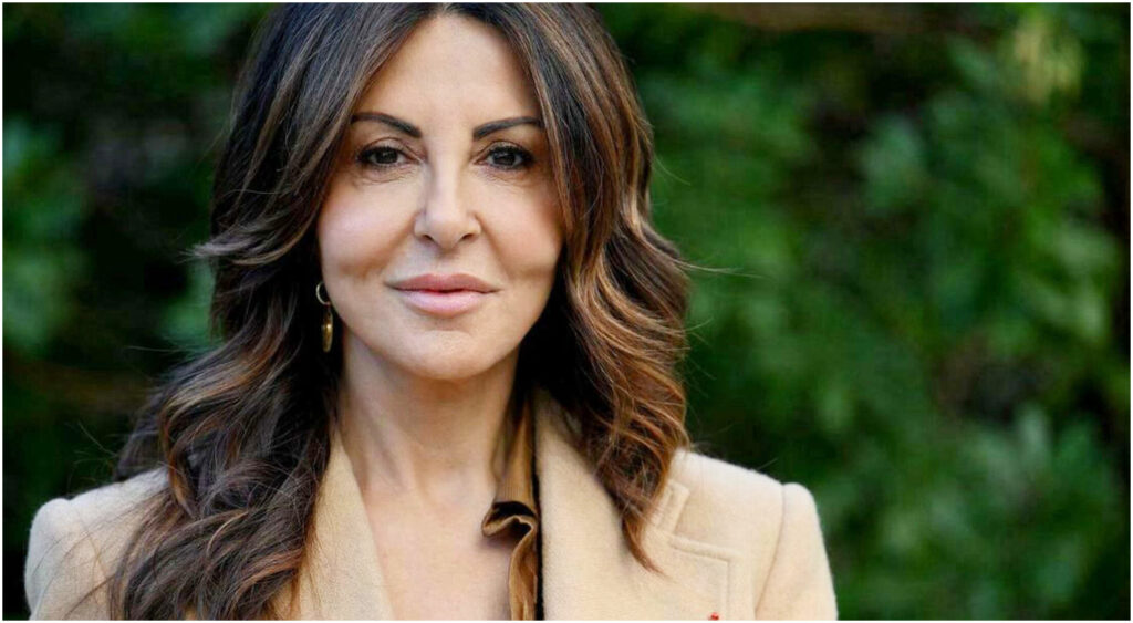 Sabrina Ferilli parla di dieta, allenamenti, maternità e del legame speciale con Maria De Filippi