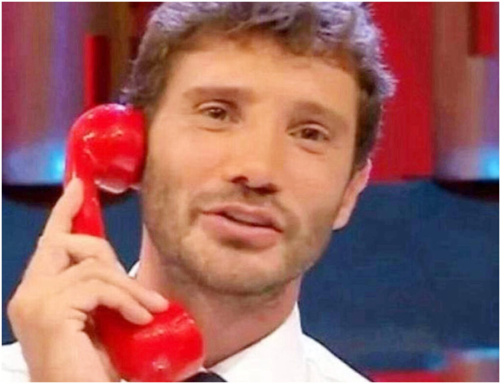 Stefano De Martino racconta i benefici del programma quotidiano per stare con i genitori ogni sera