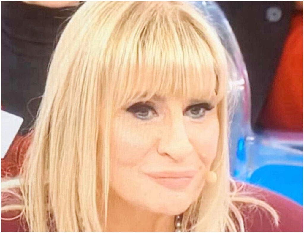 Uomini e Donne, Sabrina in lacrime contrasta Tina ma resiste al trono, ennesimo no per Gemma