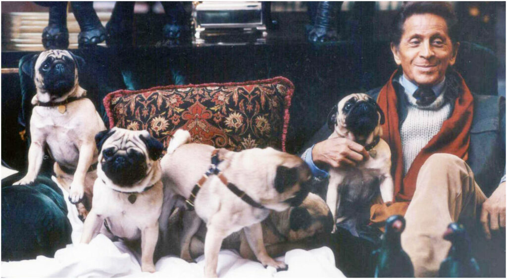 Valentino: le 10 curiosità sullo stilista tra rosso iconico, carlini e film memorabili