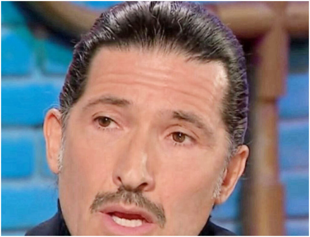 Walter Nudo rivela la sua dipendenza dal sesso: esperienze con diverse donne in poche ore.