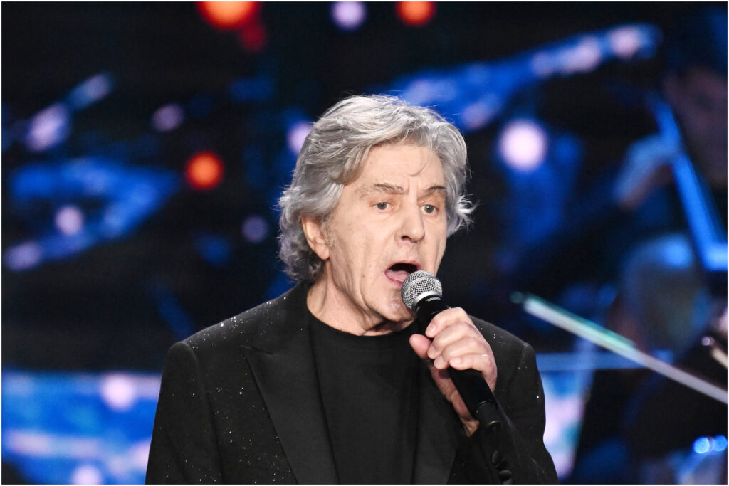 Sanremo 2026, l'abito di Fausto Leali ospite al Festival: look e stilista