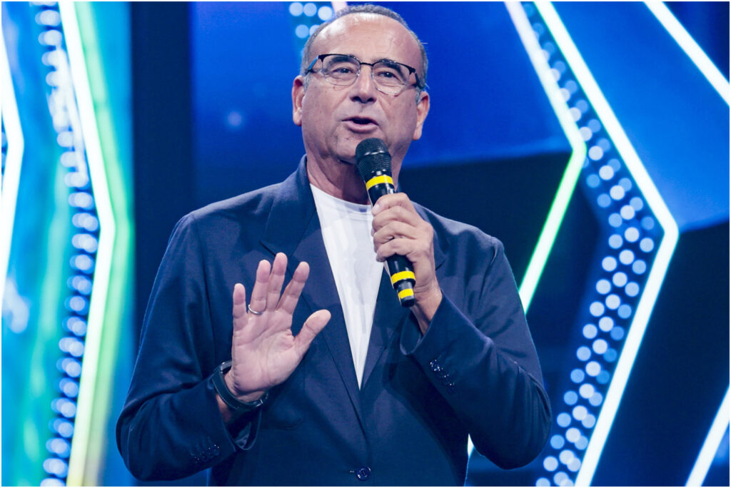 Sanremo 2026, abiti Carlo Conti terza serata del Festival: look, stilista