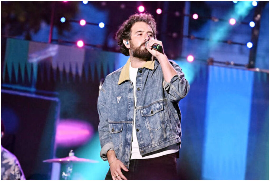 Sanremo 2026, abito Tommaso Paradiso seconda serata Festival: stilista