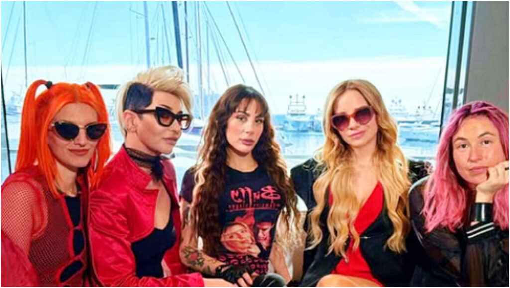 Scontro tra un giornalista e Bambole di Pezza: la richiesta di potere al di fuori delle mura domestiche