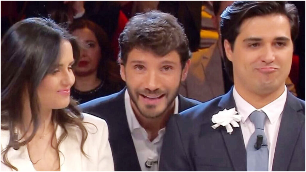 Affari Tuoi: il celebre quiz televisivo torna in onda con nuovi giochi e sorprese per i concorrenti