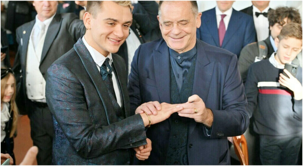 Alessandro Cecchi Paone annuncia il suo matrimonio al teatro Sannazaro e il lutto per il rogo devastante