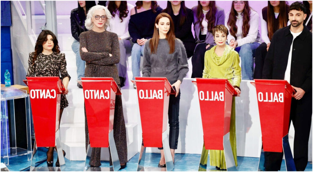 Amici 25, tensione nella scuola: lite tra Emanuel Lo e Veronica Peparini e le classifiche al Serale