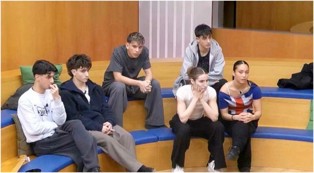 Amici si avvicina al Serale: le scelte enigmatiche che rivoluzionano la comunicazione del programma