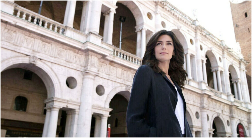 Anna Valle presenta la sua villa da sogno a Vicenza, un accogliente living immerso nel verde e arredi di lusso