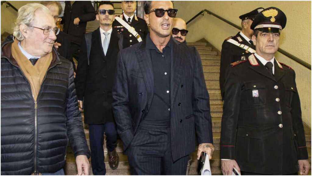 Fabrizio Corona sotto accusa: il giudice avvia una denuncia per motivi ancora da chiarire.