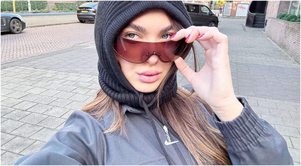 Chanel Totti debutta sul red carpet con un look total leather impreziosito da dettagli in vernice