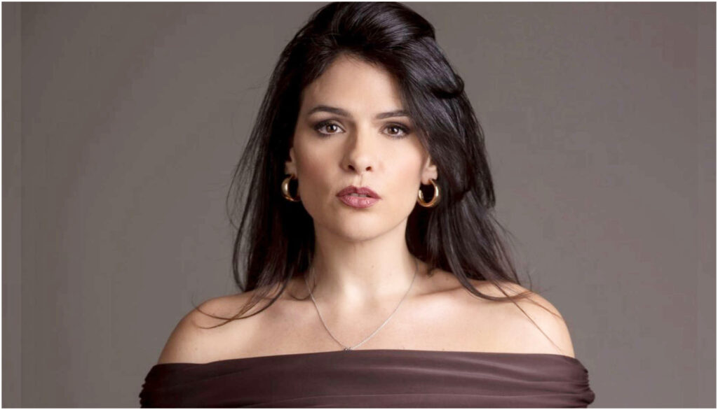 Daniela De Vita: dall’esperienza in ‘Un posto al sole’ al cinema con determinazione e sogni