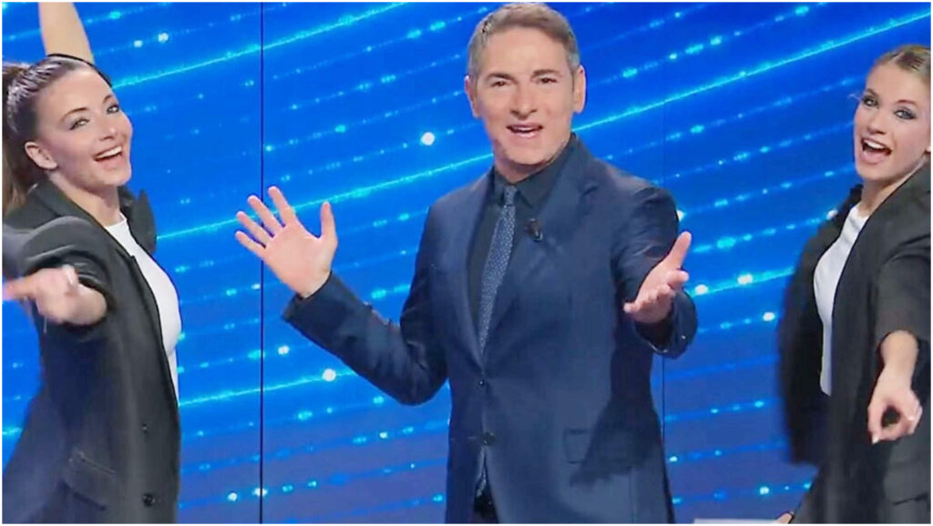 L’eredità presenta la sfida tra giganti, stasera in tv con ospiti speciali e nuovi concorrenti