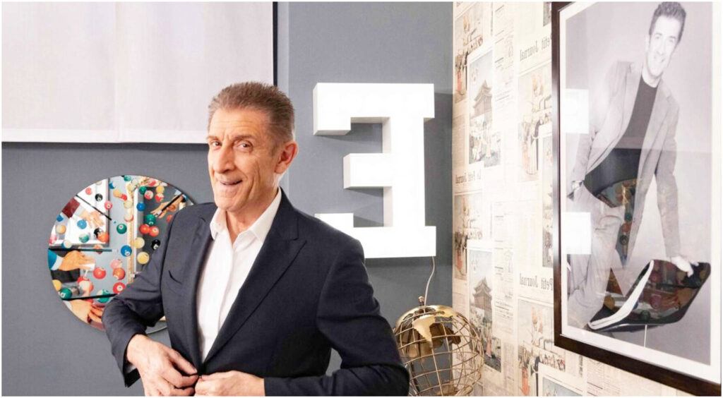 Ezio Greggio racconta la sua visione della satira e apre a un possibile ritorno a Sanremo.