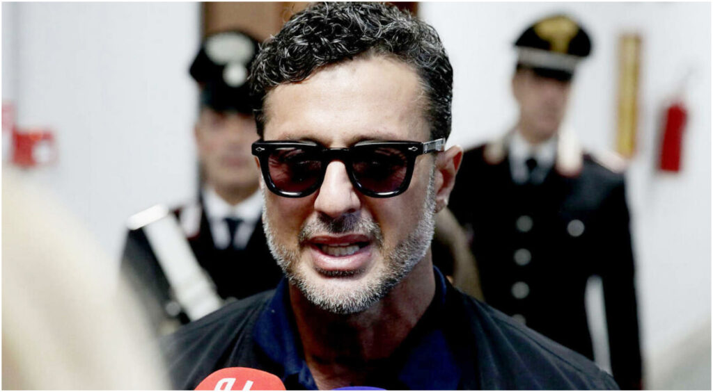 Fabrizio Corona riattiva e oscura i suoi profili social: dichiarazioni sui follower e i guadagni