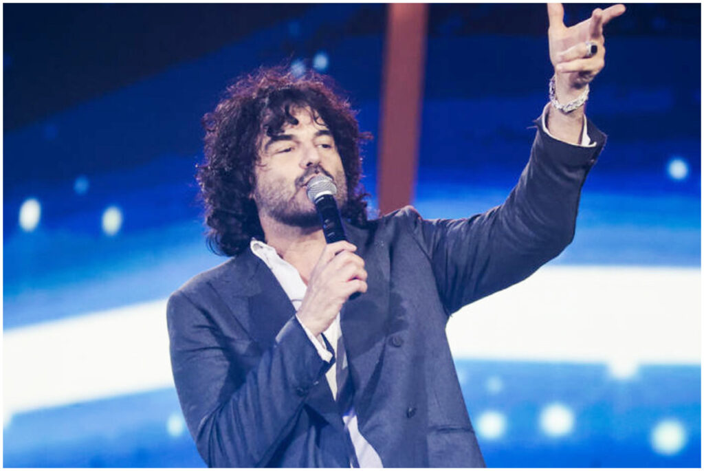 Sanremo 2026, abito Francesco Renga prima serata Festival: look, stilista
