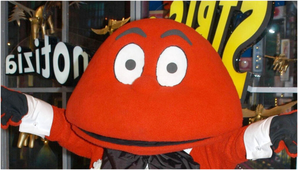 Gabibbo di Striscia la Notizia, doppiato da Al Bano, aggredito a Milano: un episodio senza precedenti