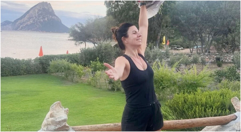 Geppi Cucciari svela la sua casa segreta a Milano: lusso minimal chic e rifugio in Sardegna con tuffi a Tavolara