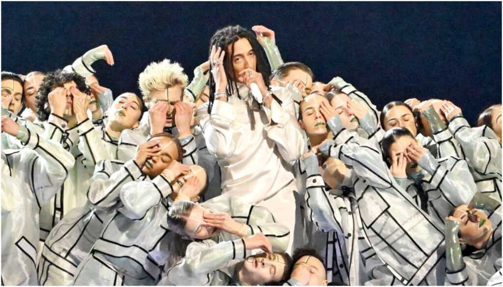 Ghali recita Rodari alle Olimpiadi di Milano Cortina ma scoppia la polemica sulla Rai per l’assenza di menzioni