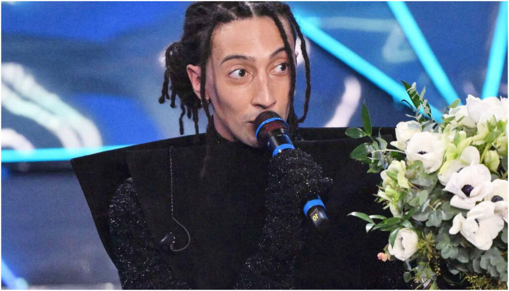 Ghali critica la cerimonia di Milano Cortina: “Tutto un gran teatro, non ho cantato l’inno”