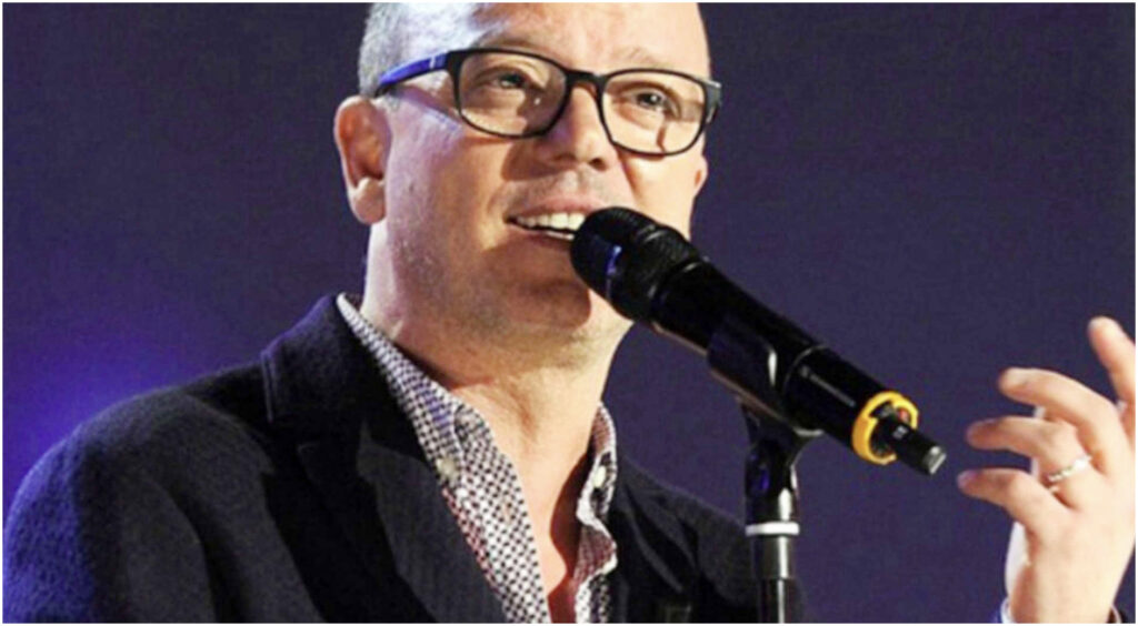 Gigi D’Alessio sorprende papà Giuseppe con le scuse pubbliche della sorella: un gesto atteso