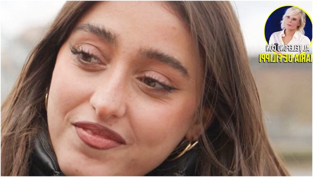 Giulia Stabile racconta perché non ha mai ringraziato Maria e la sua prima esperienza a letto