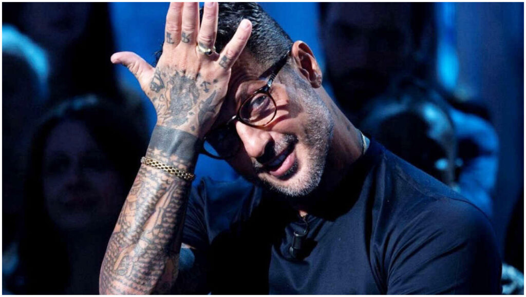 Corona torna in tv e spiega il motivo per cui Gerry Scotti non lo ha querelato