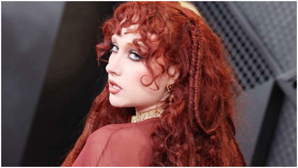 Chappel Roan difende il topless ai Grammy 2026 e critica la reazione del pubblico