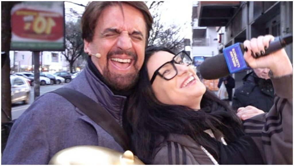 Striscia la Notizia su Canale 5: ospiti, servizi e Tapiro a Laura Pausini nella puntata di stasera