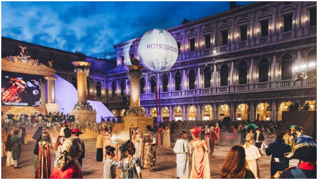 Bridgerton 4 festeggiato con un ballo in Piazza durante il Carnevale di Venezia