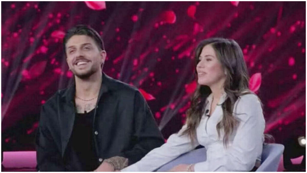 Uomini e Donne, Ernesto Passaro sorprende Cristina con un atteso anello di fidanzamento