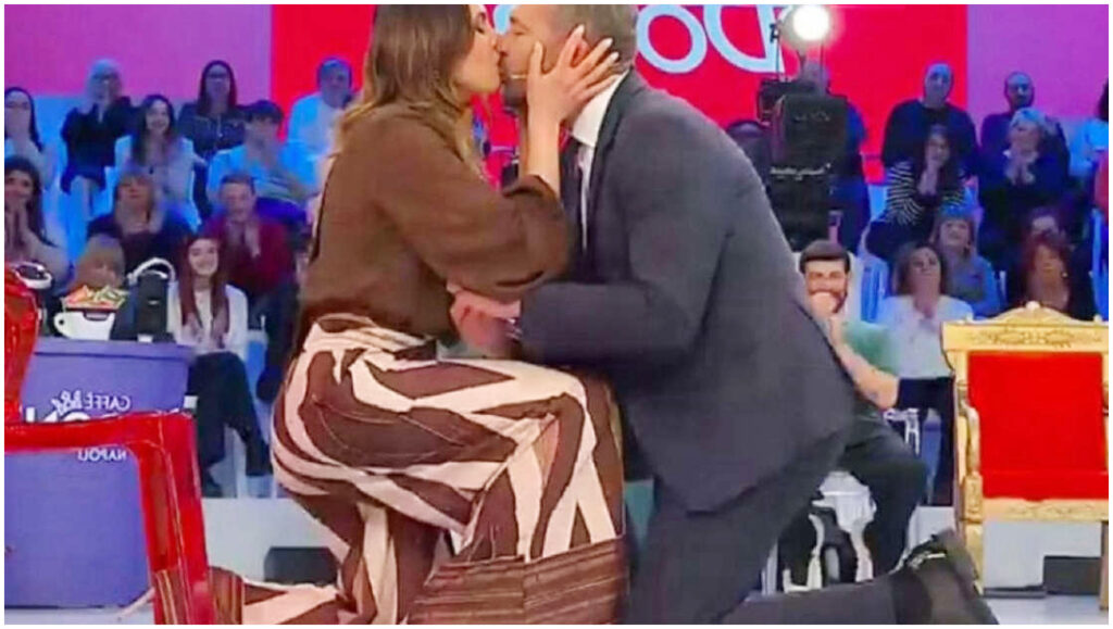 Uomini e Donne: Roberto propone matrimonio ad Agnese mentre Simone lascia lo studio