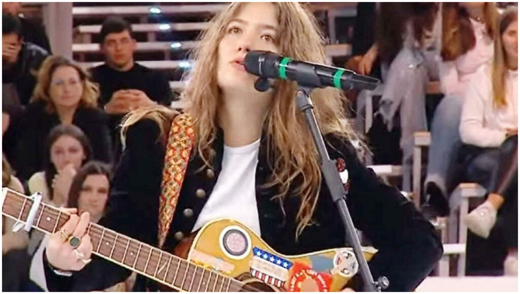 Amici 25 verso il serale, Elena conquista con il suo inedito, Simone scelto dai compagni