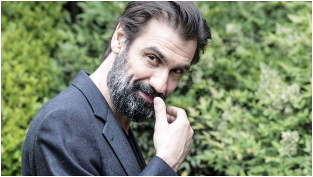 Splendida Cornice su Rai 3 con Fabrizio Gifuni e gli ospiti di Geppi Cucciari stasera