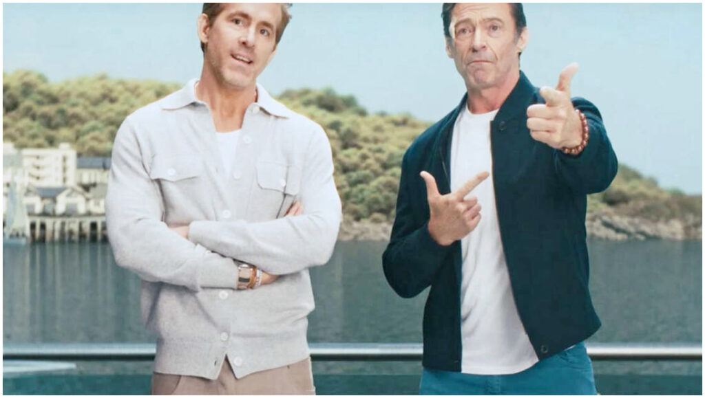 Hugh Jackman e Ryan Reynolds si sfidano in un divertente scambio durante la promozione del loro catamarano