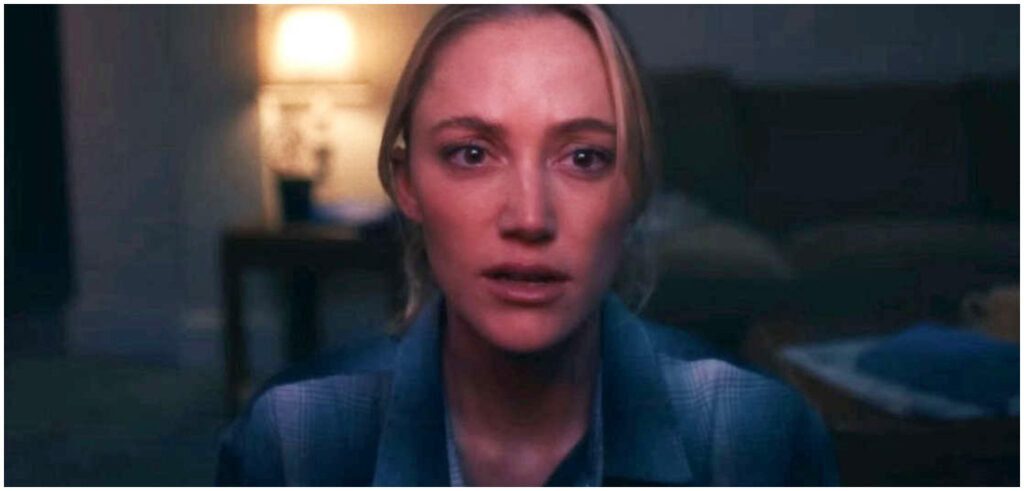 Resident Evil Requiem: Il trailer live-action mostra Maika Monroe in fuga da Racoon City