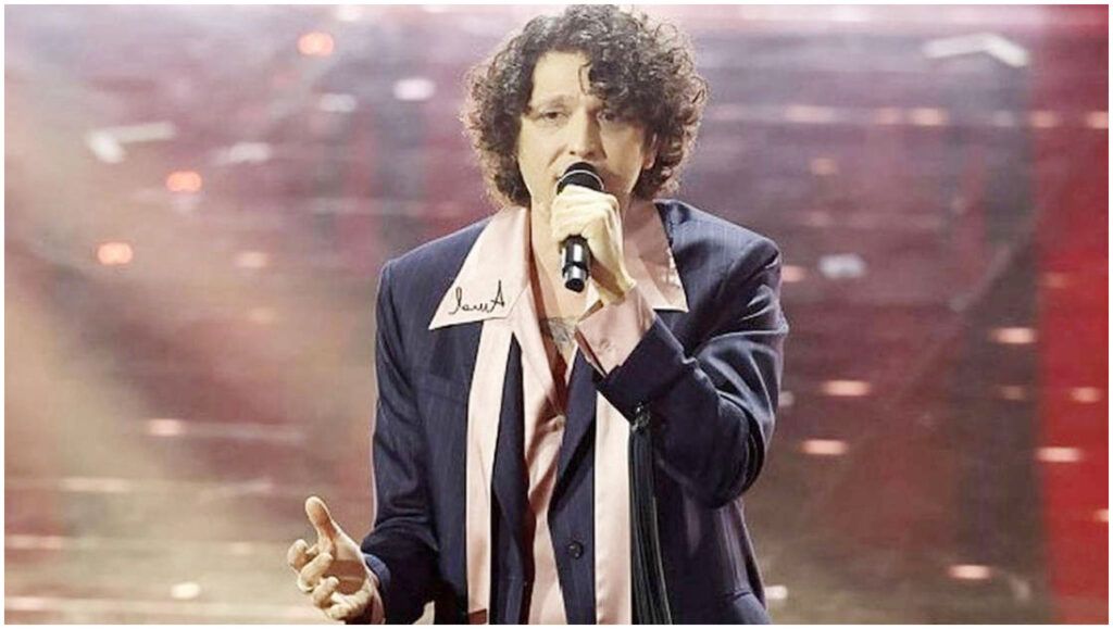 Ermal Meta a Sanremo 2026 indossa una camicia con un nome misterioso legato a Gaza