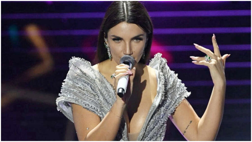 Sanremo 2026, Elettra Lamborghini critica i festini bilaterali per la musica troppo alta